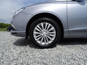 MG MG5 61.1kWh Excite Long Range Auto 5dr
