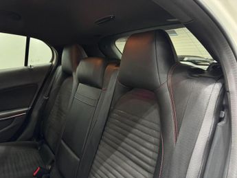 Mercedes-Benz GLA 2.1 GLA220d AMG Line (Premium) 7G-DCT 4MATIC Euro 6 (s/s) 5dr
