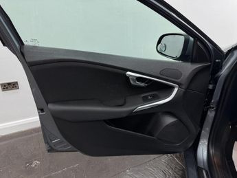 Volvo V40 1.5 T2 Momentum Nav Plus Auto Euro 6 (s/s) 5dr