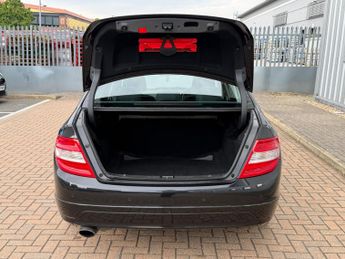 Mercedes-Benz C Class 1.8 C180 BlueEfficiency Executive SE Auto Euro 5 4dr