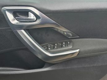 Peugeot 2008 1.2 PureTech Allure EAT Euro 6 (s/s) 5dr