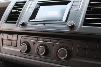 Volkswagen Transporter Shuttle 2.0 BiTDI BlueMotion Tech SE DSG FWD LWB Euro 6 (s/s) 5dr
