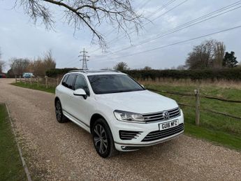 Volkswagen Touareg 3.0 TDI V6 BlueMotion Tech R-Line Tiptronic 4WD Euro 6 (s/s) 5dr