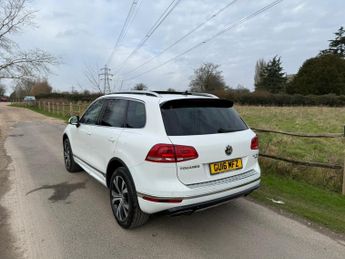 Volkswagen Touareg 3.0 TDI V6 BlueMotion Tech R-Line Tiptronic 4WD Euro 6 (s/s) 5dr