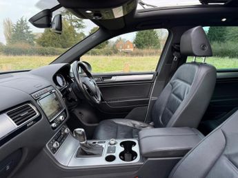 Volkswagen Touareg 3.0 TDI V6 BlueMotion Tech R-Line Tiptronic 4WD Euro 6 (s/s) 5dr