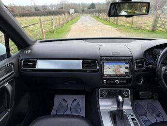Volkswagen Touareg 3.0 TDI V6 BlueMotion Tech R-Line Tiptronic 4WD Euro 6 (s/s) 5dr