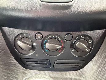 Ford Transit Connect 1.5 TDCi 210 Panel Van 5dr Diesel Manual L2 H1 (119 g/km, 118 bh