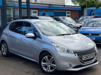 Peugeot 208 1.2 VTi PureTech Allure Hatchback 5dr Petrol Manual Euro 5 (82 p
