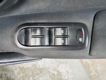 Renault Megane 1.6 VVT Dynamique Proactive 4dr