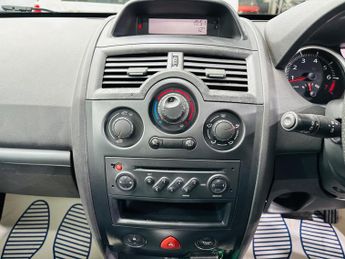 Renault Megane 1.6 VVT Dynamique Proactive 4dr