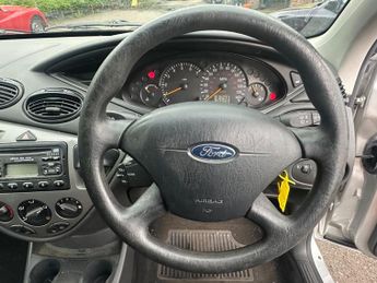 Ford Focus 1.8i 16v LX 5dr (sun roof)