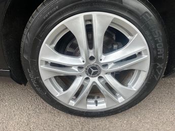 Mercedes-Benz E Class 2.1 E250 CDI BlueEfficiency Avantgarde Tiptronic Euro 5 5dr