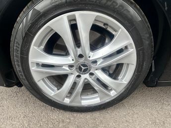 Mercedes-Benz E Class 2.1 E250 CDI BlueEfficiency Avantgarde Tiptronic Euro 5 5dr