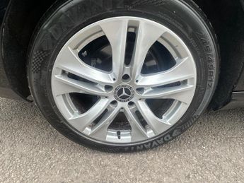 Mercedes-Benz E Class 2.1 E250 CDI BlueEfficiency Avantgarde Tiptronic Euro 5 5dr