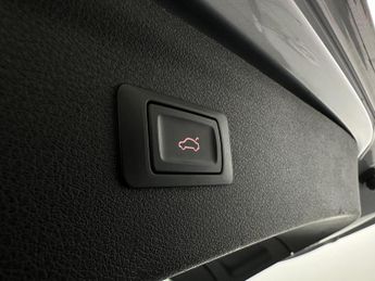 Audi Q3 1.4 TFSI CoD S line S Tronic Euro 6 (s/s) 5dr (Nav)