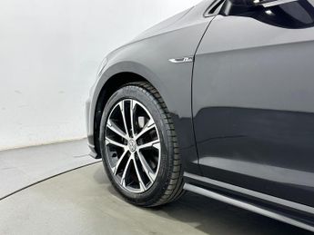 Volkswagen Golf 2.0 TDI R-Line DSG Euro 6 (s/s) 5dr
