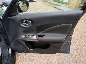 Nissan Juke 1.6 Acenta CVT Euro 5 5dr
