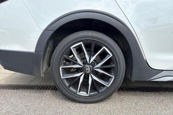 Toyota Corolla 1.8 VVT-h Trek Touring Sports CVT Euro 6 (s/s) 5dr