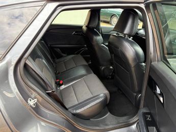 MG MG4 64kWh Trophy Long Range Auto 5dr