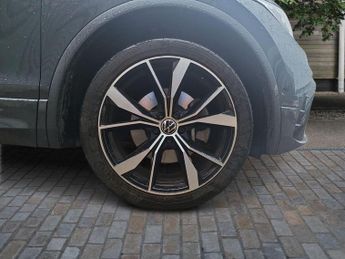 Volkswagen Tiguan 1.4 TSI 13kWh R-Line SUV 5dr Petrol Plug-in Hybrid DSG Euro 6 (s