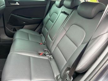 Hyundai TUCSON 1.6 CRDi MHEV Premium SE SUV 5dr Diesel Hybrid DCT Euro 6 (s/s) 