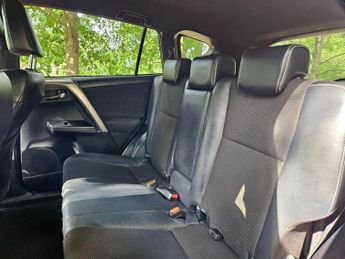 Toyota RAV4 2.0 D-4D Icon Euro 6 (s/s) 5dr (Safety Sense, Nav)
