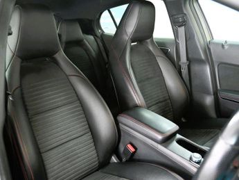 MERCEDES-BENZ 180 2.1 GLA220d AMG Line SUV 5dr Diesel 7G-DCT 4MATIC Euro 6 (s/s) (