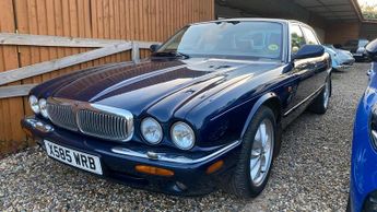 Jaguar XJ 4.0 Sovereign LWB Saloon 4dr
