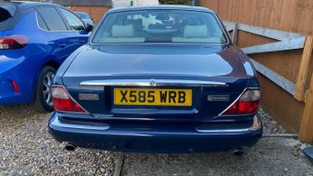 Jaguar XJ 4.0 Sovereign LWB Saloon 4dr