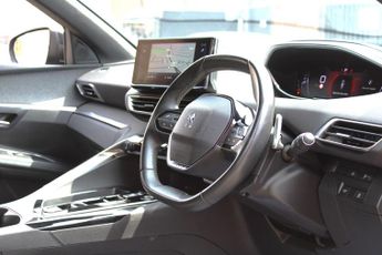 Peugeot 5008 1.2 PureTech Allure Premium + EAT Euro 6 (s/s) 5dr