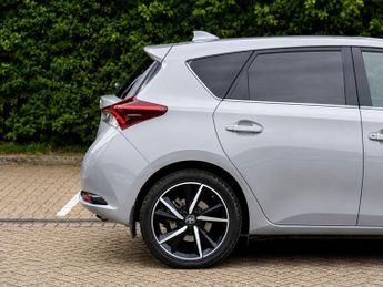 Toyota Auris 1.8 VVT-h Design CVT Euro 6 (s/s) 5dr