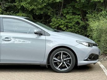 Toyota Auris 1.8 VVT-h Design CVT Euro 6 (s/s) 5dr