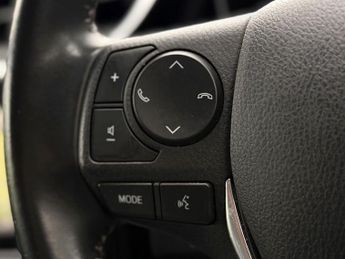 Toyota Auris 1.8 VVT-h Design CVT Euro 6 (s/s) 5dr