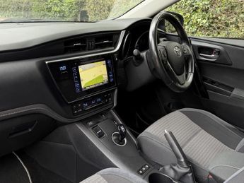 Toyota Auris 1.8 VVT-h Design CVT Euro 6 (s/s) 5dr
