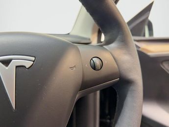 Tesla Model Y (Dual Motor) Long Range Auto 4WDE 5dr