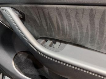 Tesla Model Y (Dual Motor) Long Range Auto 4WDE 5dr