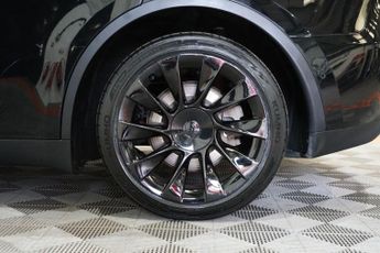 Tesla Model Y (Dual Motor) Long Range Auto 4WDE 5dr