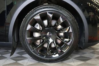 Tesla Model Y (Dual Motor) Long Range Auto 4WDE 5dr