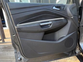 Ford Kuga 1.5T EcoBoost Vignale Auto AWD Euro 6 (s/s) 5dr