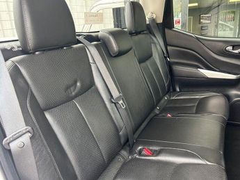 Nissan Navara 2.3 dCi Tekna Auto 4WD Euro 6 4dr
