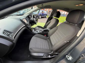 Vauxhall Insignia 2.0 CDTi SRi Nav Hatchback 5dr Diesel Auto Euro 5 (163 ps)