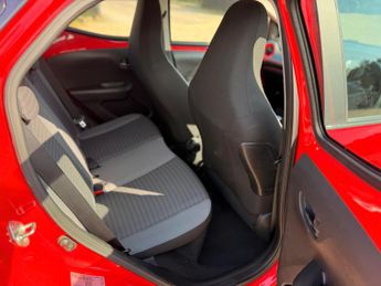 Toyota AYGO 1.0 VVT-i x-play x-shift Euro 6 5dr