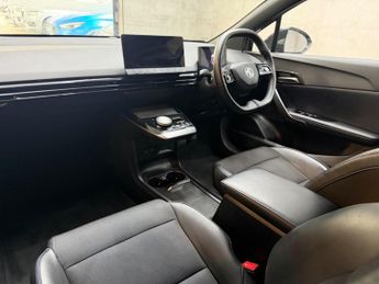 MG MG4 64kWh Trophy Long Range Auto 5dr