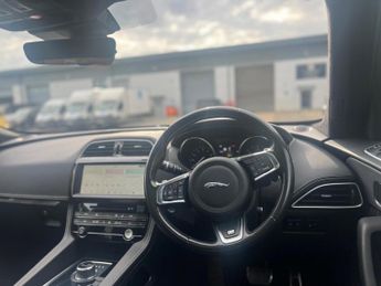 Jaguar F-PACE 2.0 D180 R-Sport Auto AWD Euro 6 (s/s) 5dr