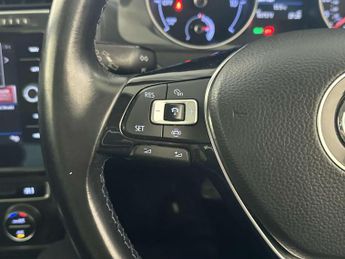 Volkswagen e-Golf 35.8kWh e-Golf Hatchback 5dr Electric Auto (136 ps)