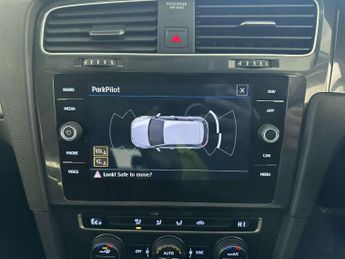 Volkswagen e-Golf 35.8kWh e-Golf Hatchback 5dr Electric Auto (136 ps)