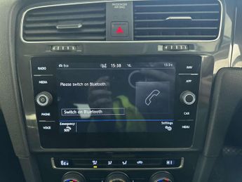 Volkswagen e-Golf 35.8kWh e-Golf Hatchback 5dr Electric Auto (136 ps)
