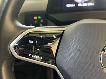 Volkswagen ID.3 Pro 58kWh Life Hatchback 5dr Electric Auto (145 ps)