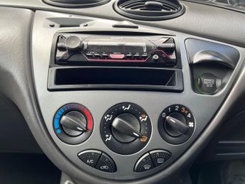Ford Focus 1.6i 16v LX 5dr