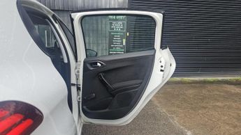 Peugeot 208 1.2 PureTech Active Design Lime Euro 6 5dr